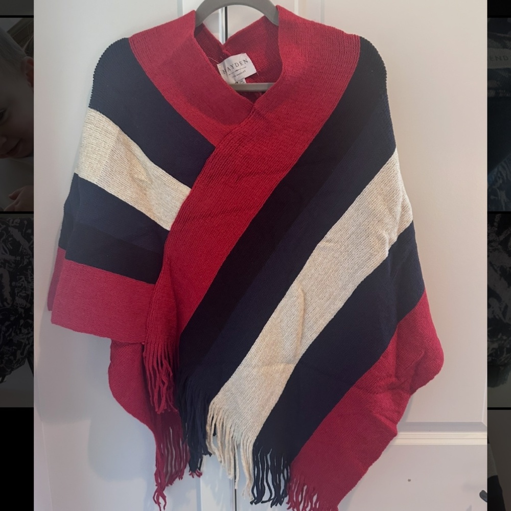 ❄️ NWOT ✨ Hayden Colorblock Knit Poncho Wrap w/ Fringe – One Size ✨